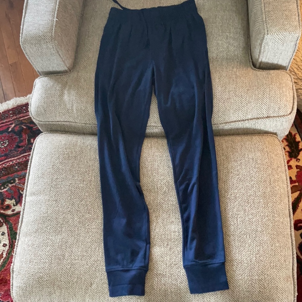 New Under Armour lightweight joggers size Small in navy